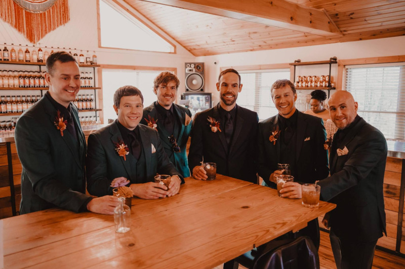 Groom and groomsmen boutonnieres in burgundy and terracotta wedding color palette2048-533.203125