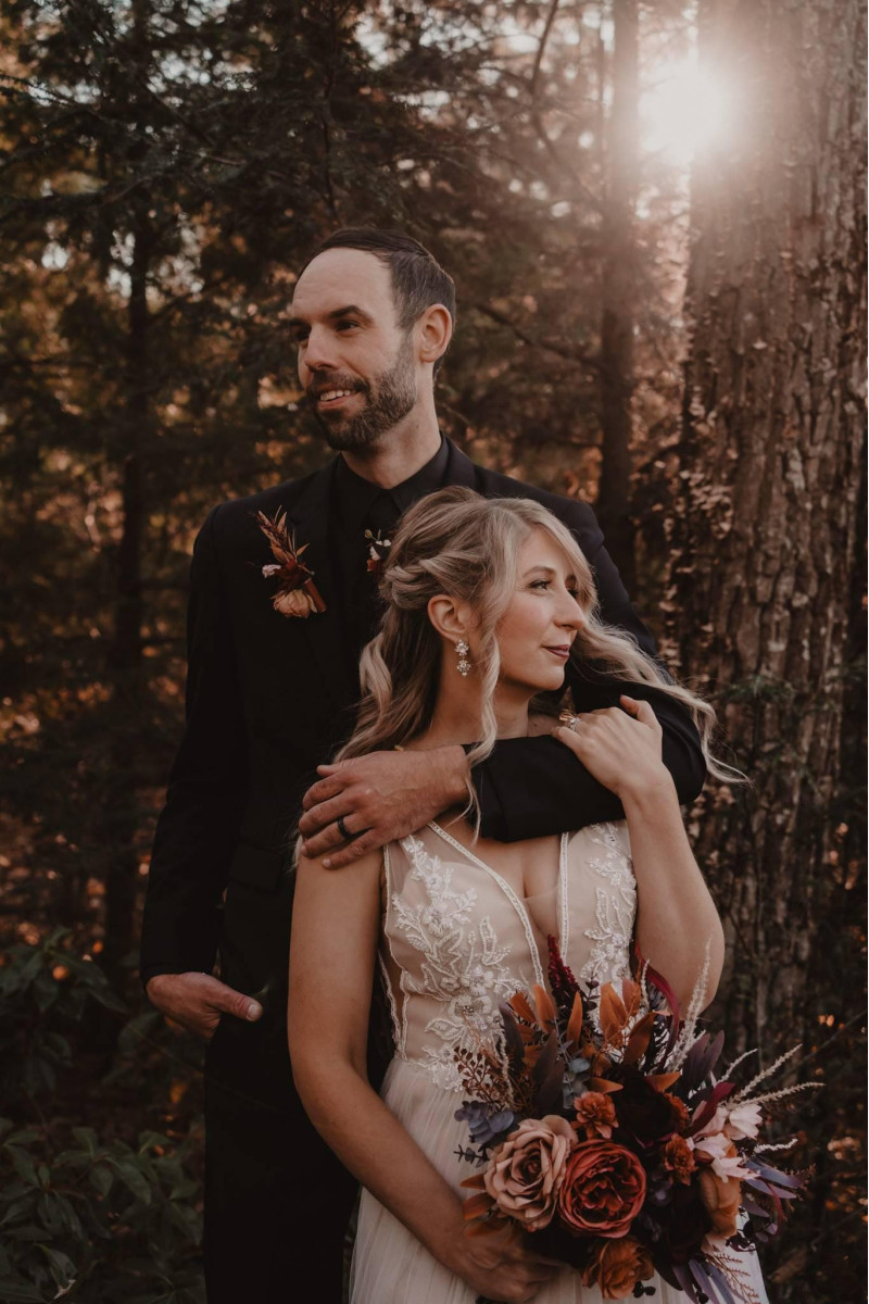 Bridal bouquet and groom boutonniere in burgundy and terracotta for an autumn wedding