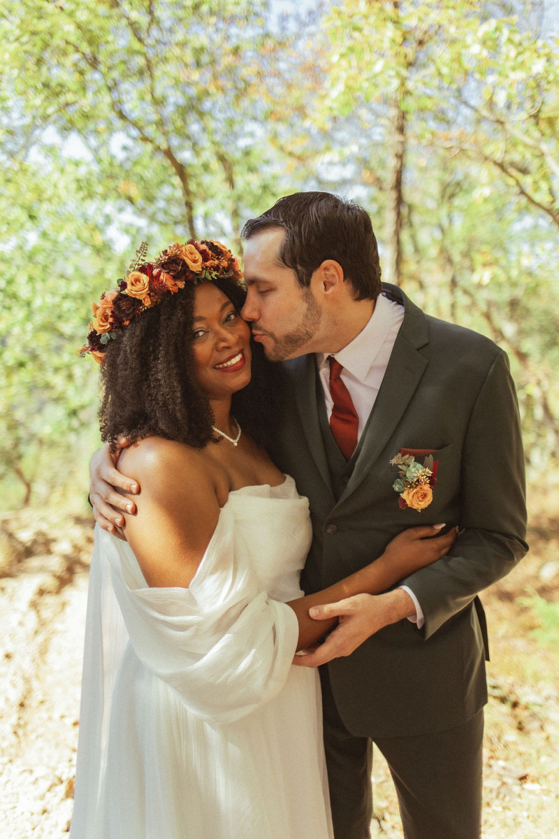 Autumn-inspired wedding bouquet and accessories in warm earthy tones