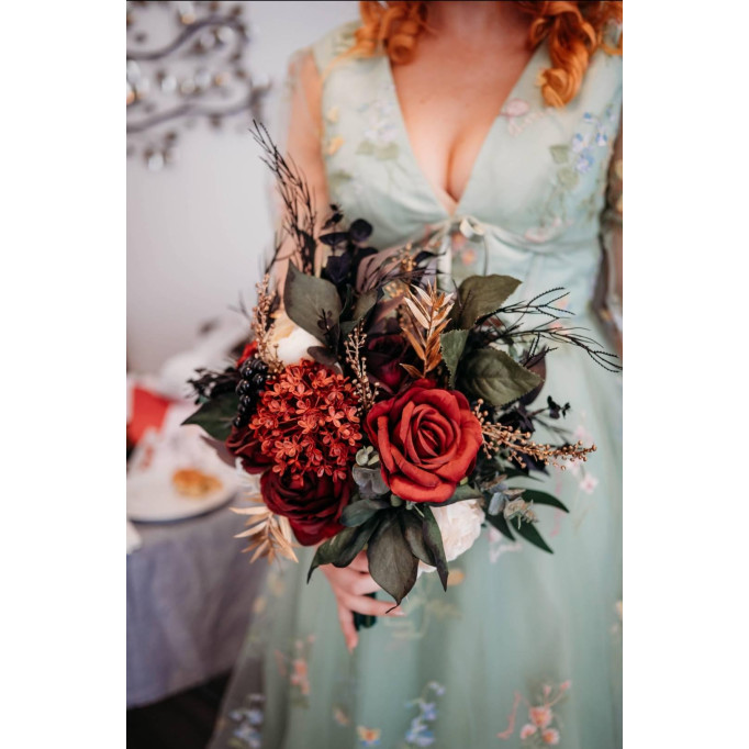 Artificial vs. fresh wedding flowers- what to choose