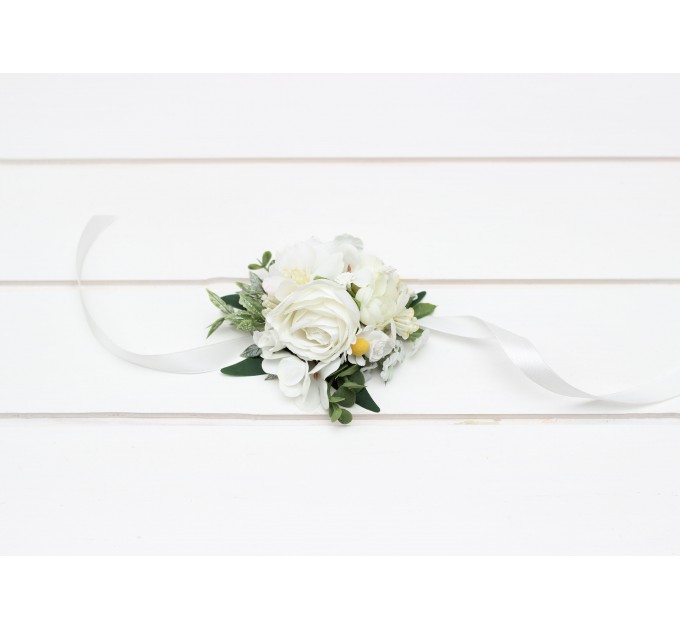  Wedding boutonnieres and wrist corsage  in white color. Daisy boutonniere. Daisy mother corsage. Flower accessories. 5278