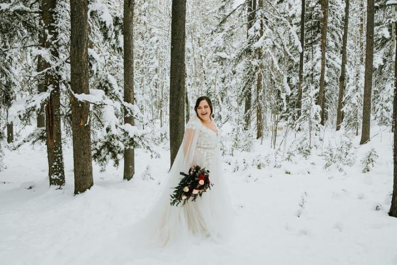 Bride with burgundy gold ivory wedding bouquet in snowy forest720-534.44444444444