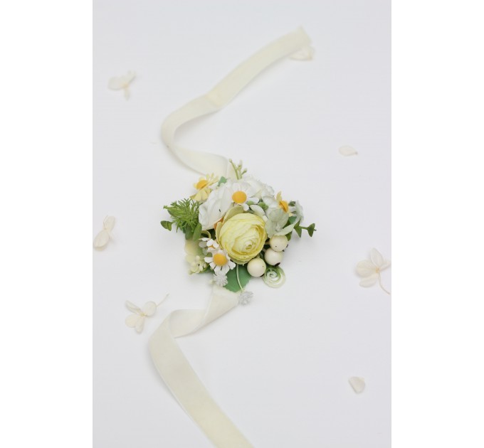 Spring-Summer Wedding Boutonnieres and Corsages in White, Yellow, and Green