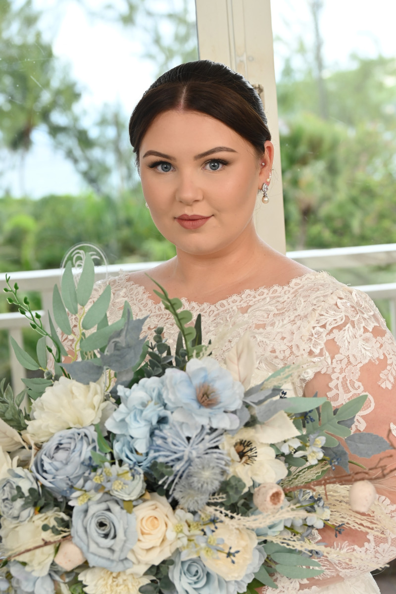 Bride with Dusty Blue & White Wedding Bouquet and Lace Bridal Gown3008-1200