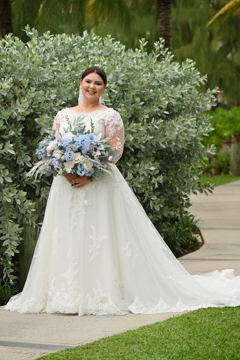 Dusty Blue & White Bridal Bouquet with Soft Blue Roses and Eucalyptus Greenery3008-1200