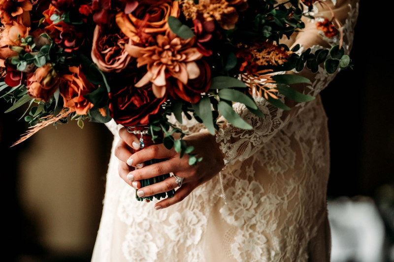 aux wedding bouquet featuring burgundy, dusty rose, terracotta, and rust flowers2048-533.203125