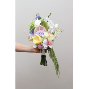 Modern Asymmetrical Bridal Bouquet in Pastel colors. 5455