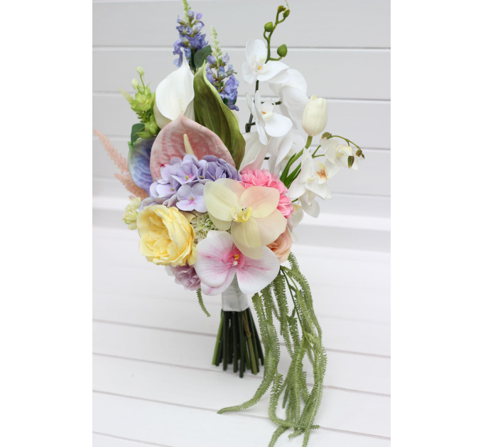 Modern Bridal Bouquet with Asymmetrical Design in Soft Pastel Tones