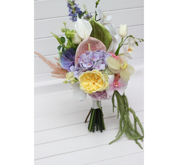 Modern Bridal Bouquet with Asymmetrical Design in Soft Pastel Tones