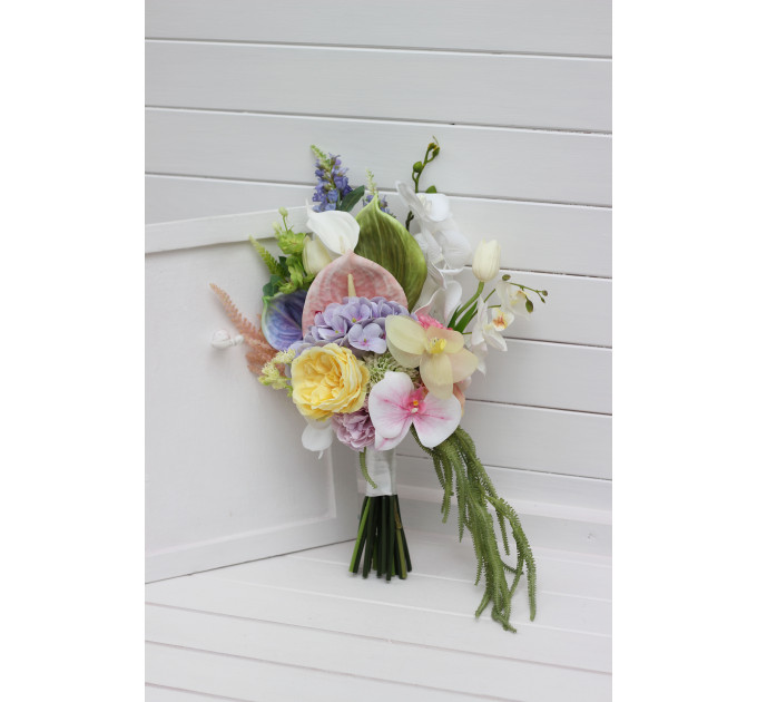 Modern Bridal Bouquet with Asymmetrical Design in Soft Pastel Tones