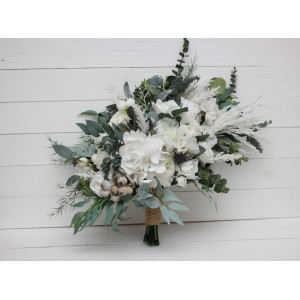 Wedding bouquets in whte colors. Bridal bouquet. Faux bouquet. Bridesmaid bouquet. White anemone bouquet. Classic wedding. 5013-1