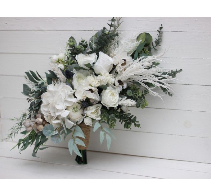 Wedding bouquets in whte colors. Bridal bouquet. Faux bouquet. Bridesmaid bouquet. White anemone bouquet. Classic wedding. 5013-1
