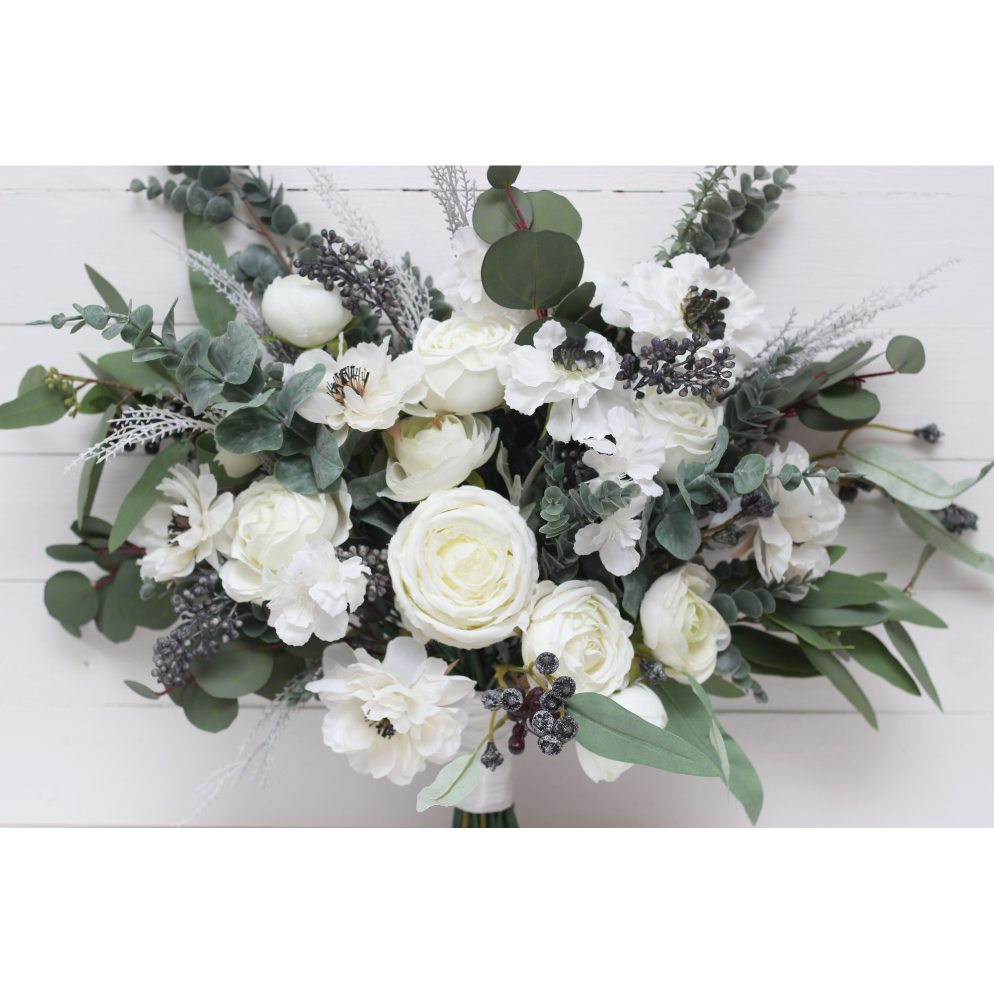 Wedding-bouquets-in-whte-