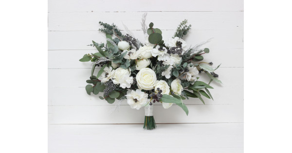 Wedding-bouquets-in-whte-