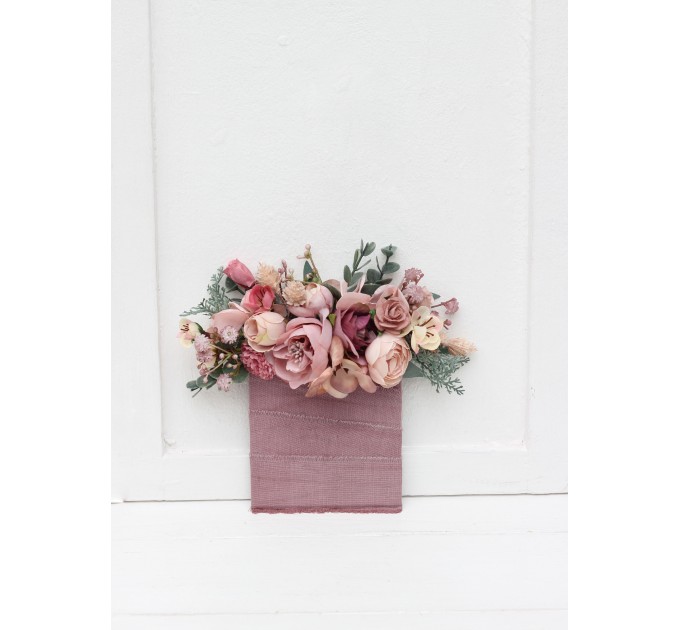 Pocket boutonniere in dusty rose blush pink color scheme. Flower accessories. 5123