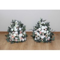 Standing flowers in white blush pink color scheme. Aisle flowers. Wedding decorations. Floor flowers. 0028