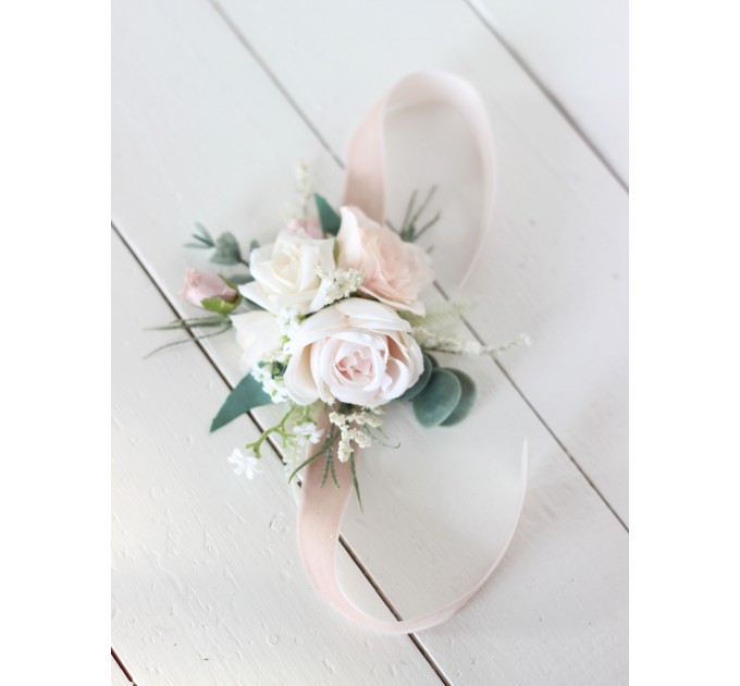  Wedding boutonnieres and wrist corsage  in beige white blush pink color theme. Flower accessories. 0028
