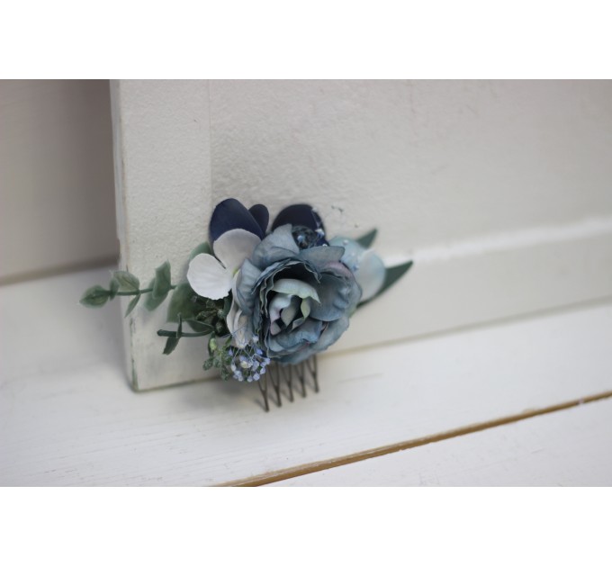 Flower comb in dusty blue navy blue white  color scheme. Wedding accessories for hair. Bridal flower comb. Bridesmaid floral comb. VERA EU UK