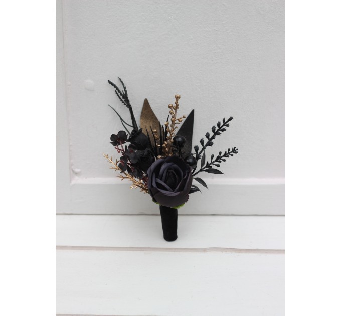 Wedding boutonnieres and wrist corsage in black gold color scheme. Flower accessories. 5309