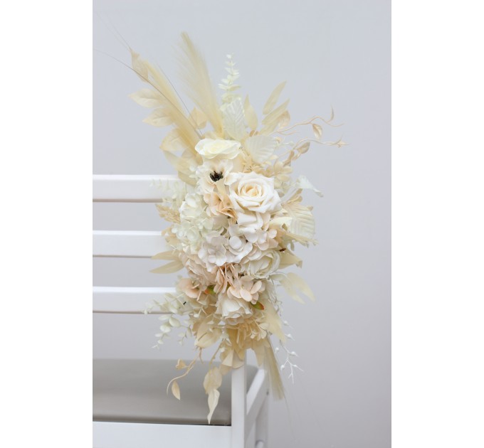 Aisle Flowers in Champagne, Ivory, and Cream Color Scheme