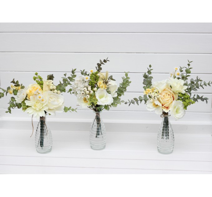 Simple Wedding Table Flowers – White, Yellow, and Green Mini Bouquets