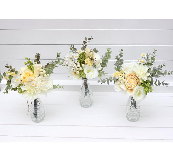 Simple Wedding Table Flowers – White, Yellow, and Green Mini Bouquets