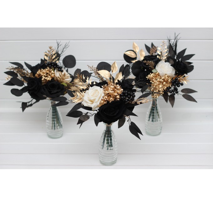 Simple Wedding Table Flowers in Black, Ivory, and Gold