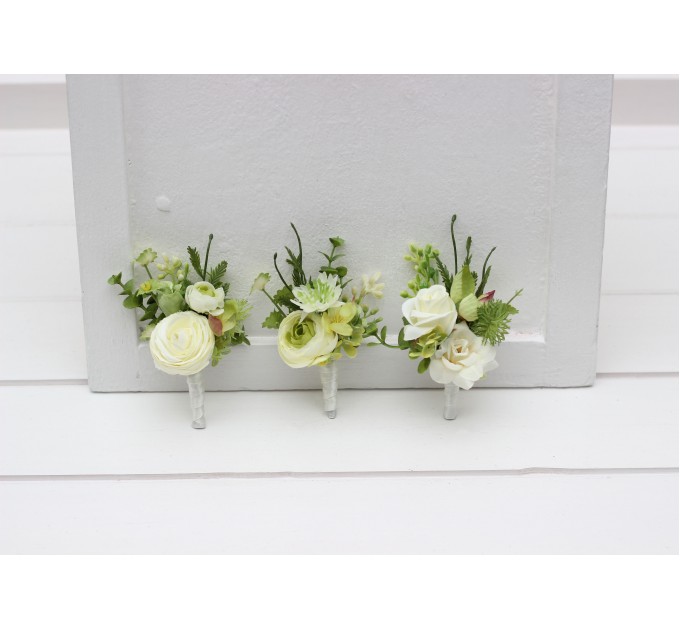 Wedding Boutonnieres in White and Green – Elegant Flower Accessories for Men