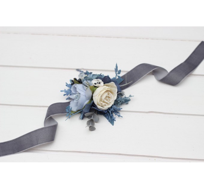 Wedding boutonnieres and wrist corsage in dusty blue white ivory gray color scheme. Flower accessories. 5263