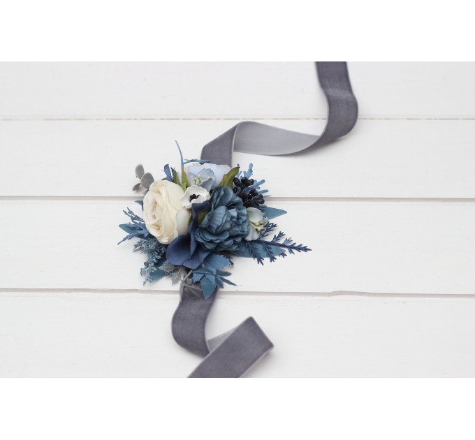 Wedding boutonnieres and wrist corsage in dusty blue white ivory gray color scheme. Flower accessories. 5263