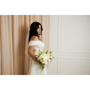 Bouquets in white and olive green color theme. Bridal bouquet. Faux bouquet. Bridesmaid bouquet. 5362