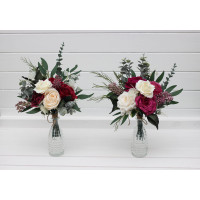 Simple wedding table flowers. Mini bouquets for vases in berry tones, magenta and ivory color scheme. Flowers for wedding decor. Table flowers. Centerpiece. 5419
