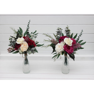 Simple wedding table flowers. Mini bouquets for vases in berry tones, magenta and ivory color scheme. Flowers for wedding decor. Table flowers. Centerpiece. 5419