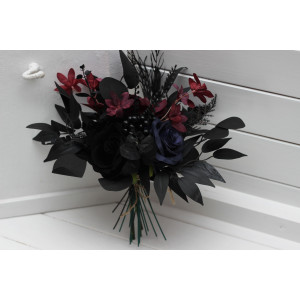 Simple wedding table flowers. Mini bouquet for vase in burgundy black blue purple color scheme. Flowers for wedding table decor. DIY flowers. Centerpiece. 5429