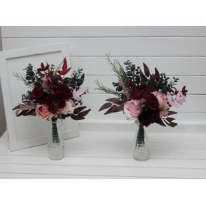 Simple wedding table flowers. Mini bouquets for vases in  burgundy dusty pink color scheme. DIY flowers for wedding decor. Table flowers. Centerpiece. 5019