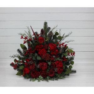 Winter standing flowers in red and green color scheme. Christmas aisle flowers. Wedding decorations. Floor flowers. 5117