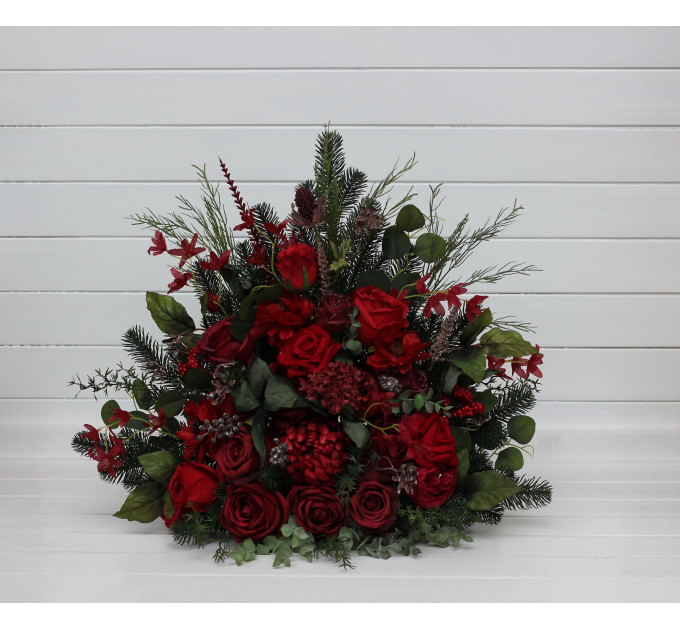 Red & Green Winter Standing Flowers – Christmas Wedding Decorations