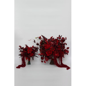 Red and burgundy dramatic bridal and bridemaid bouquets.  5442