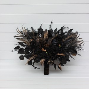 Gothic wedding. Black and gold bridal bouquet in vintage style. Halloween wedding. Faux flowers.Wedding bouquet.  Bridal bouquet. Faux bouquet. Bridesmaid bouquet. 5309