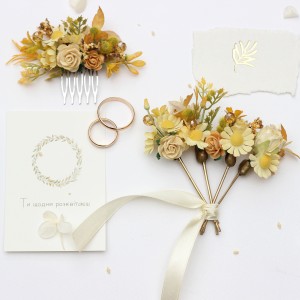 Set of single-color hair comb and hair pins. Yellow flower comb and floral hair pins. Daisy hair accessories. Flower accessories for weddings. Bridesmaid gift. For wedding theme - colorful bridesmaid dresses.