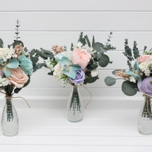 Simple wedding table flowersin lilac pink teal colors. Mini bouquets for vases in soft pastel color scheme. Flowers for wedding decor. Table flowers. Centerpiece. 5259-5417