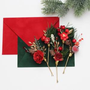 Set of 5 Christmas bobby pins with red berries in burgundy, gold and green – festive bridal hair pins. 5426