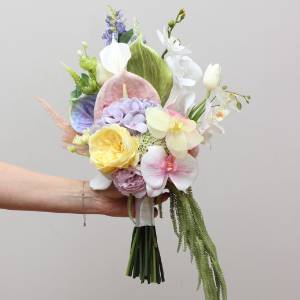 Modern Asymmetrical Bridal Bouquet in Pastel colors. 5455