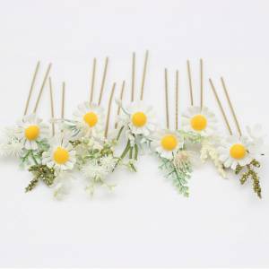  Set of  8 daisy hair pins. Bridesmaid gift.  5278