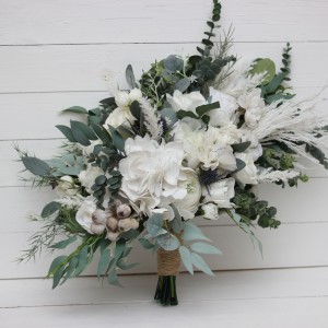 Wedding bouquets in whte colors. Bridal bouquet. Faux bouquet. Bridesmaid bouquet. White anemone bouquet. Classic wedding. 5013-1