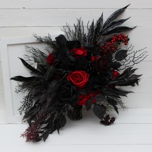 Halloween wedding bouquets in black and red colors. Bridal bouquet. Faux bouquet. Bridesmaid bouquet. Gothic black wedding bouquet.5041