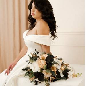 Wedding bouquets in black gold white colors. Bridal bouquet. Cascading bouquet. Faux bouquet. Bridesmaid bouquet.Gothic black wedding bouquet. 5065 Wedding bouquets in black gold white colors. Bridal bouquet. Cascading bouquet. Faux bouquet. Bridesmaid bouquet.Gothic black wedding bouquet. 5065